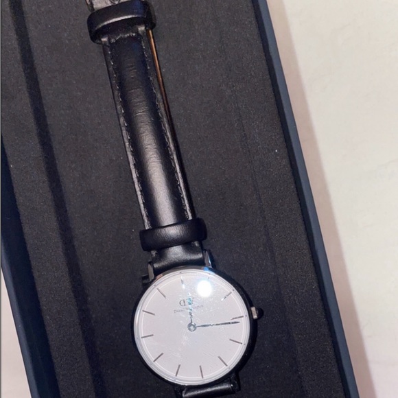 Daniel Wellington Black Leather Watch - Picture 4 of 13